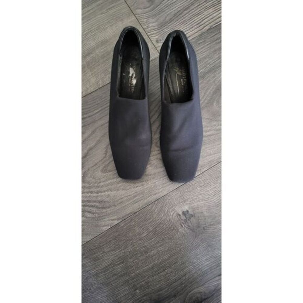 Donald J Pliner Size 7.5 M US Women's Black Closed Toe Heels Pumps Vintage Shoes